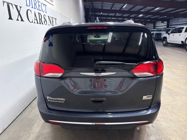 Used 2020 Chrysler Pacifica Touring-L image 7