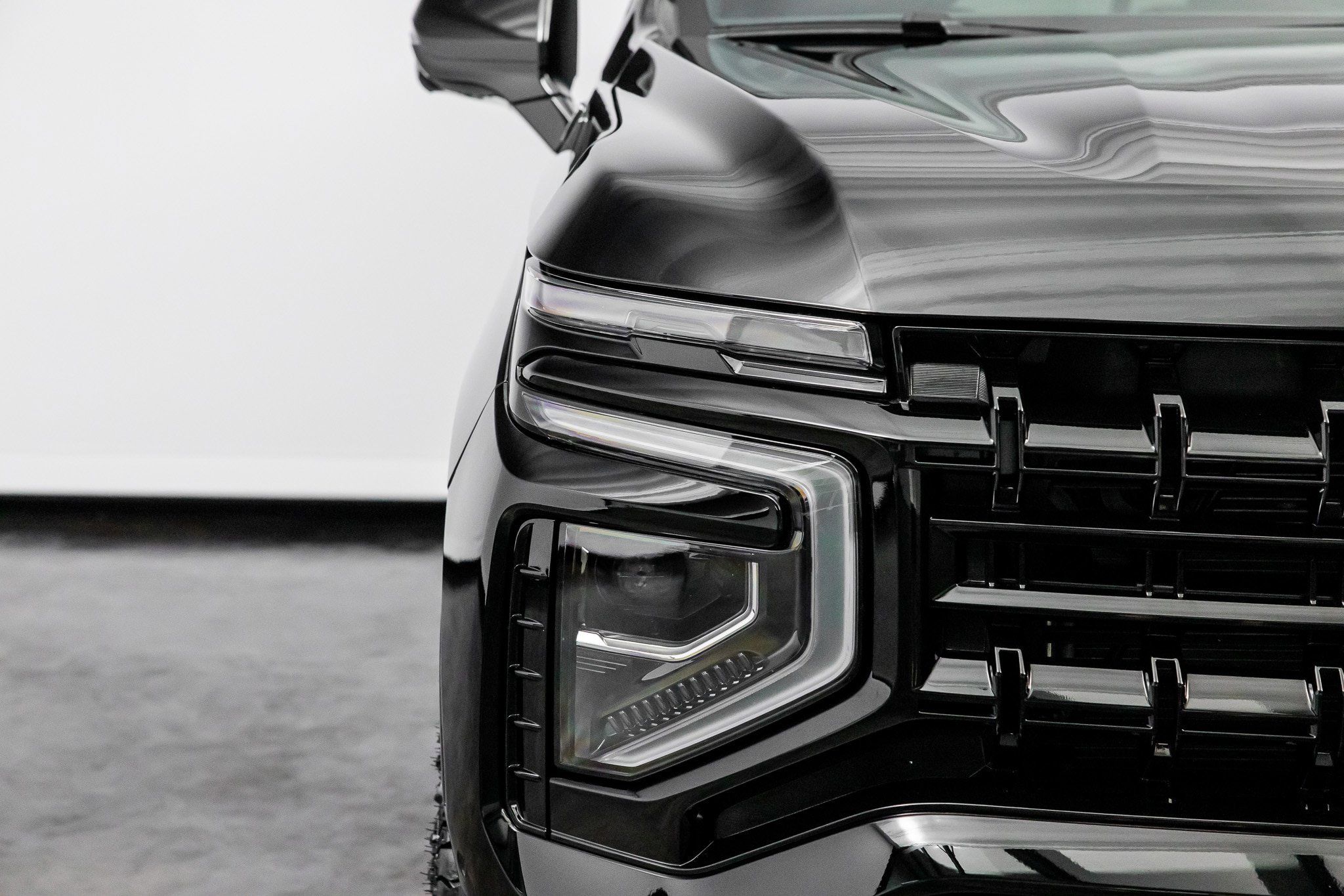 Used 2023 Chevrolet Tahoe Z71 w/ Luxury Package AWD/4WD image 3