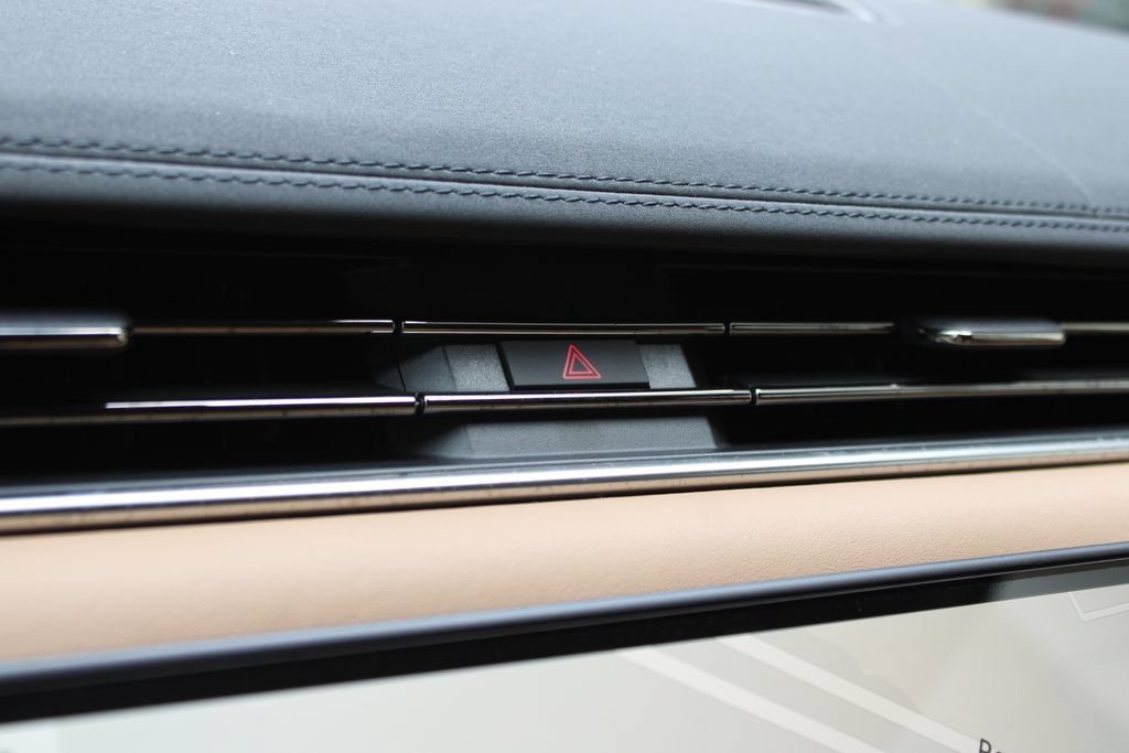 New 2026 Land Rover Range Rover Long Wheelbase SE AWD/4WD image 27