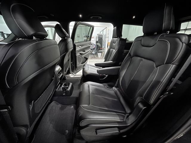 Used 2025 Jeep Grand Cherokee L Limited image 12