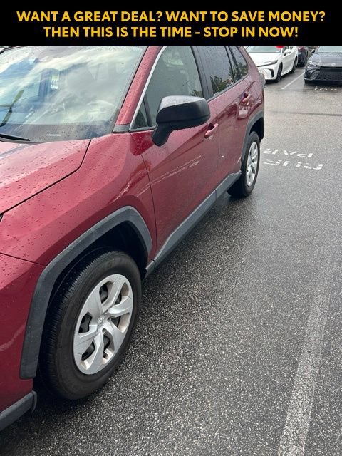 Used 2020 Toyota RAV4 LE FWD image 3