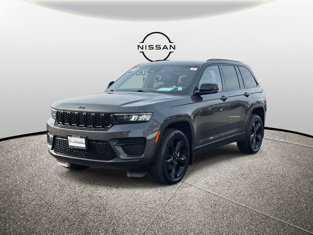 Used 2022 Jeep Grand Cherokee Altitude image 4