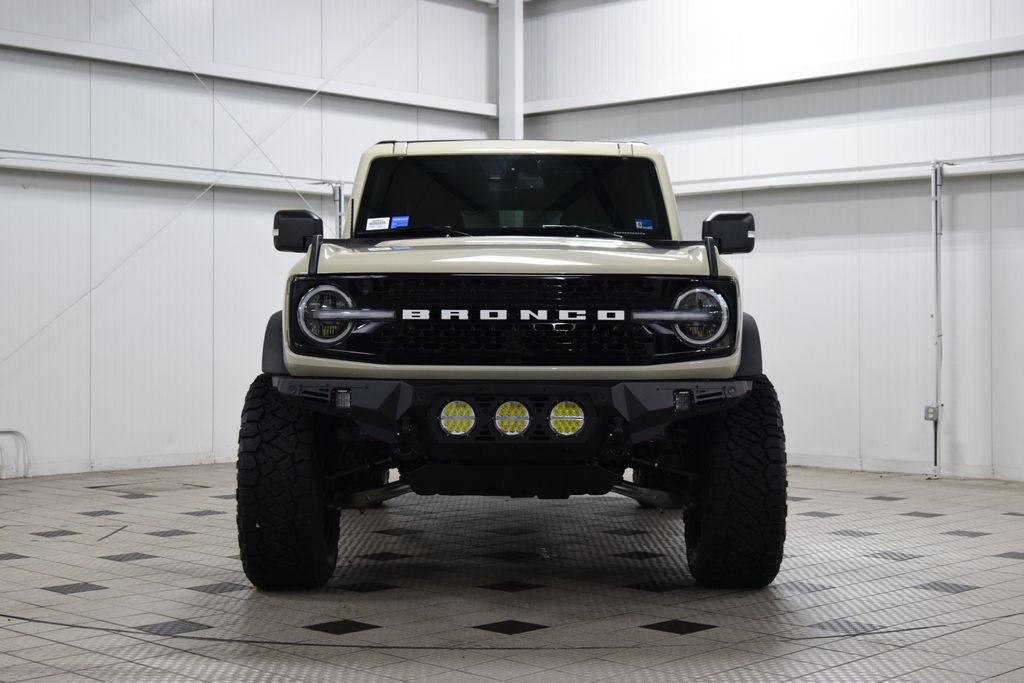 Used 2025 Ford Bronco Outer Banks AWD/4WD image 2
