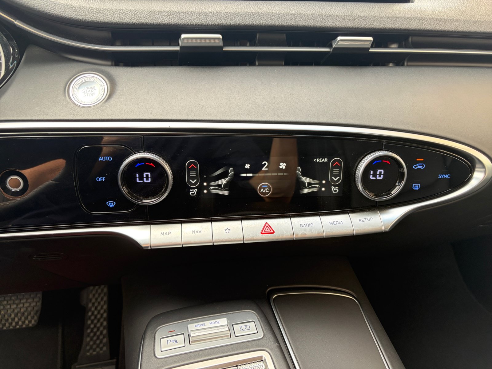 Used 2025 Genesis GV70 2.5T AWD/4WD image 29