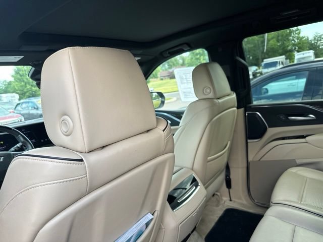 Used 2024 Cadillac Escalade Premium Luxury w/ Performance Package AWD/4WD image 12