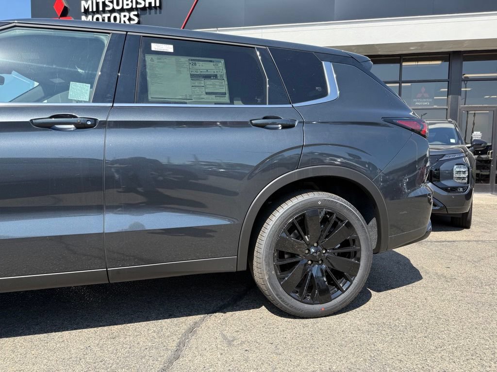 New 2026 Mitsubishi Outlander LE FWD image 6