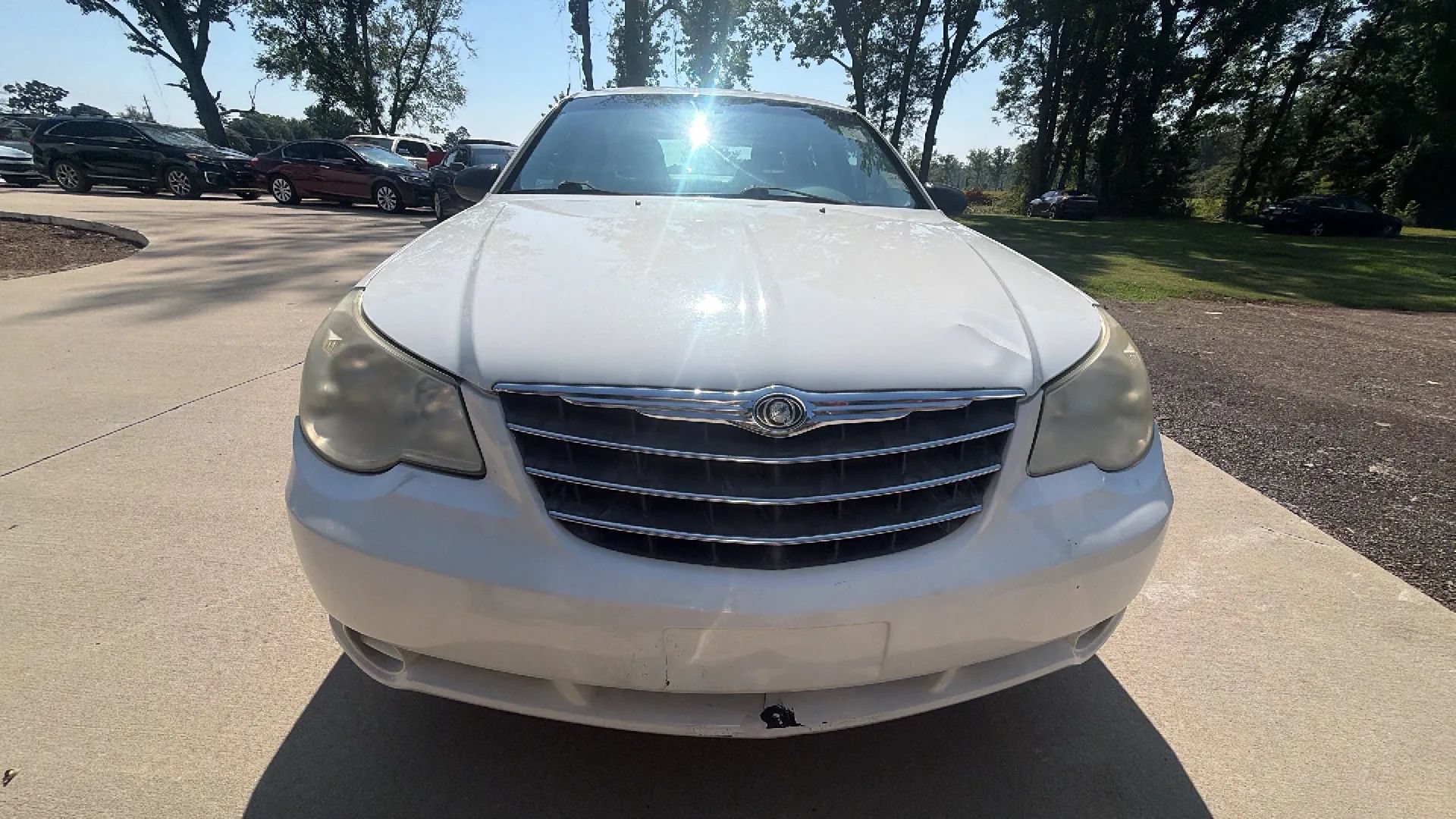 Used 2010 Chrysler Sebring Touring FWD image 2