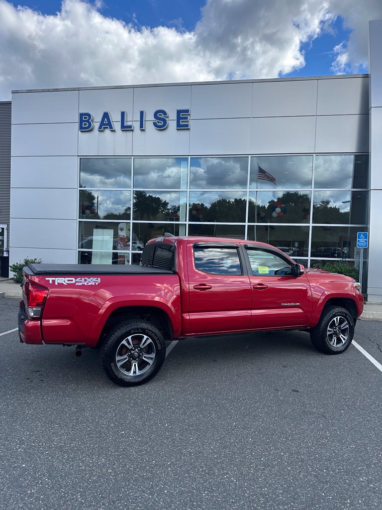 Used 2017 Toyota Tacoma SR5 AWD/4WD image 3