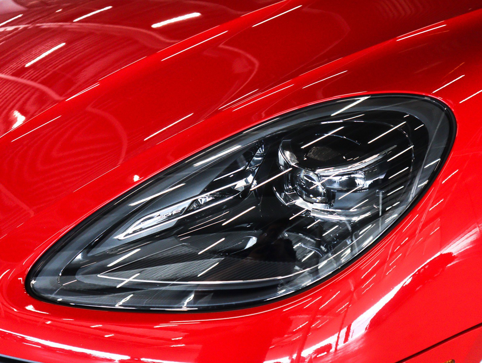 Used 2025 Porsche Macan image 25