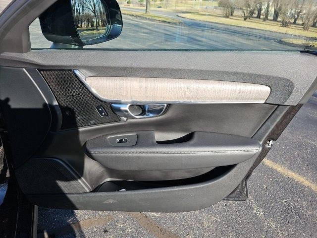 Used 2023 Volvo V90 B6 Cross Country Plus image 15