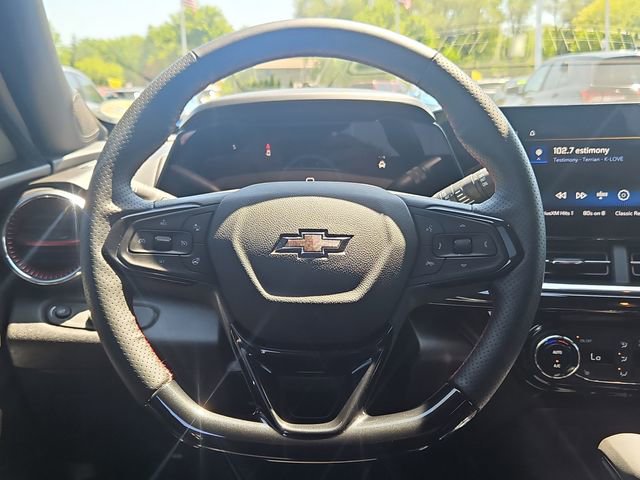 Used 2025 Chevrolet Trax RS FWD image 14