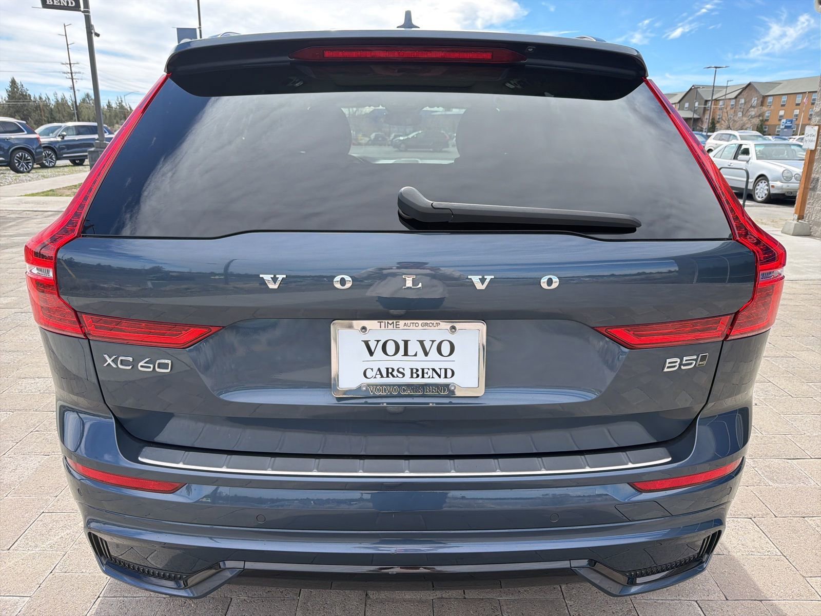 Used 2024 Volvo XC60 B5 Ultimate w/ Protection Package Premier image 5