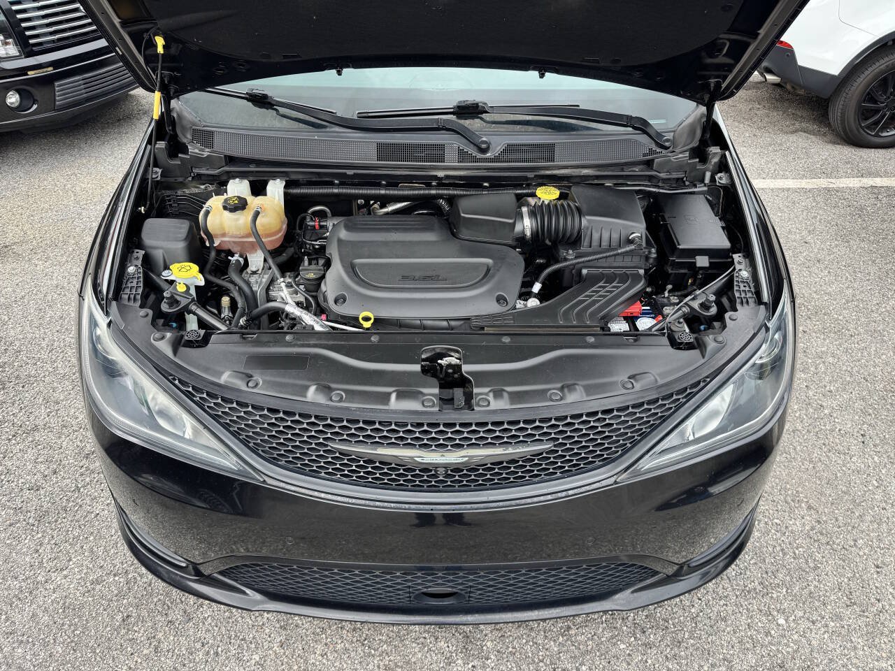 Used 2019 Chrysler Pacifica Touring-L Plus w/ Advanced Safetytec Group FWD image 10