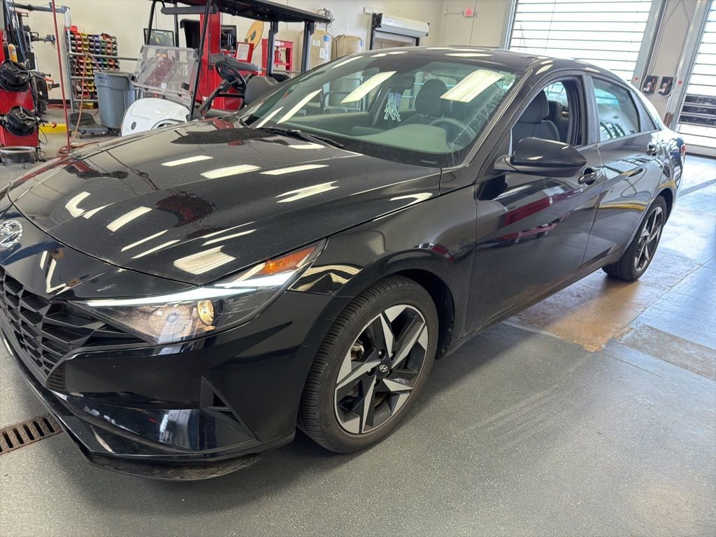 Used 2023 Hyundai Elantra SEL w/ Convenience Package FWD image 5