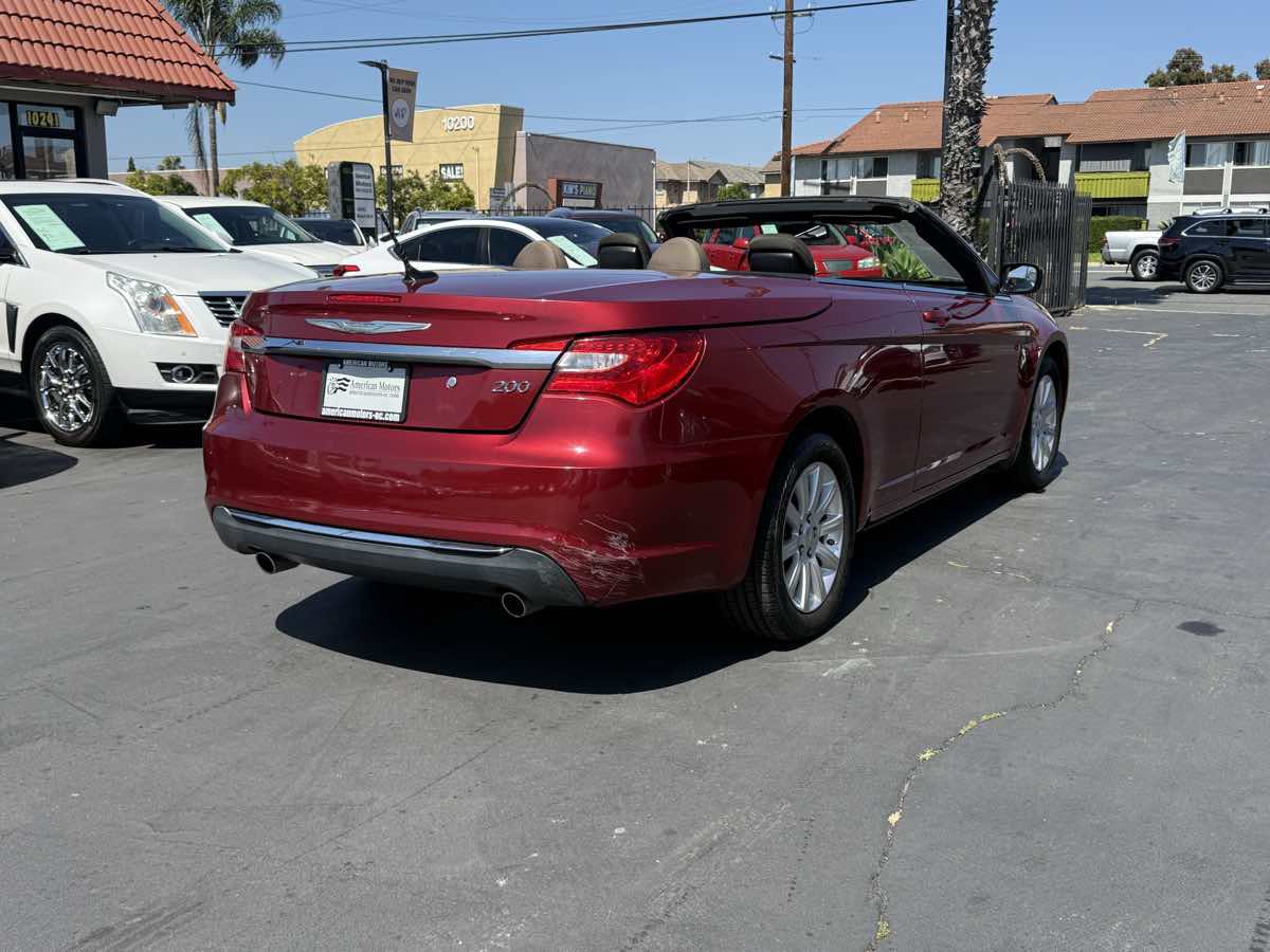 Used 2011 Chrysler 200 Touring w/ Cold Weather Group FWD image 4