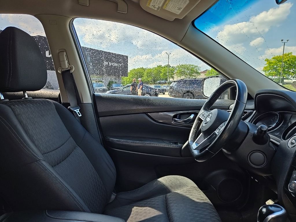 Used 2017 Nissan Rogue SV AWD/4WD image 36