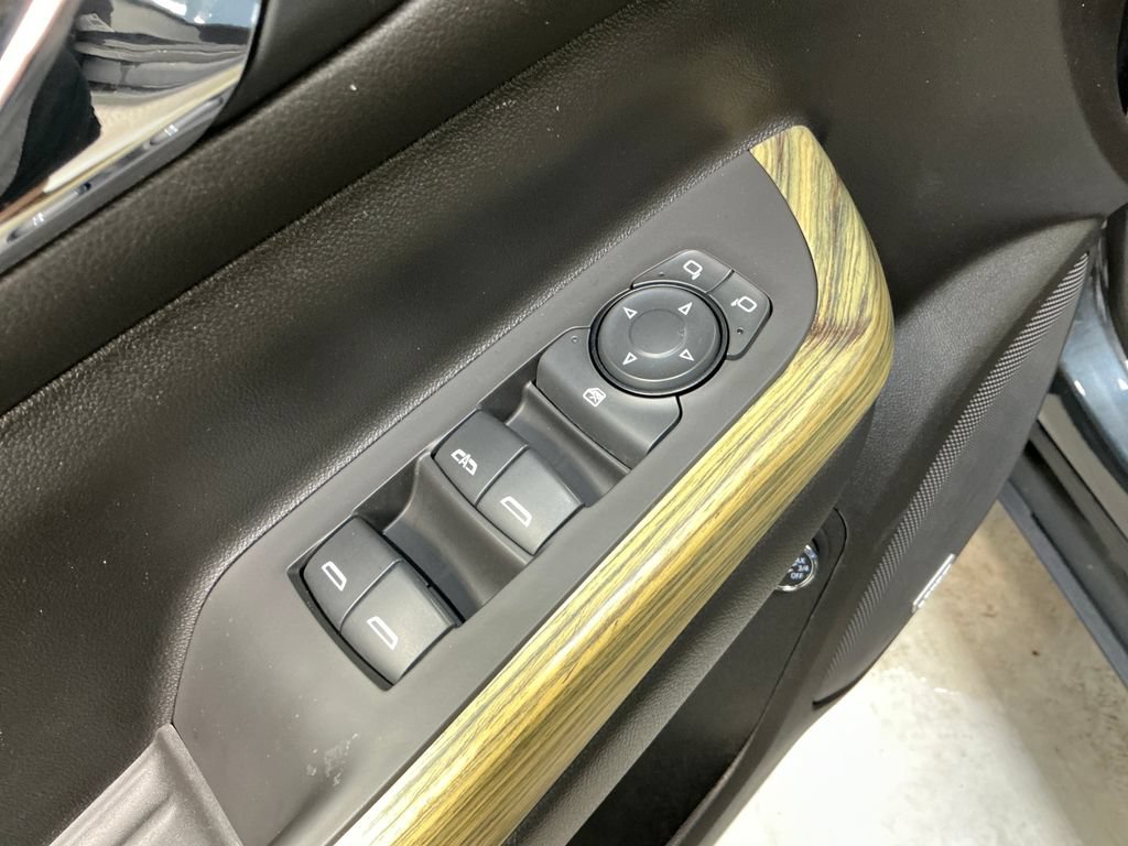 Used 2019 GMC Acadia Denali w/ Technology Package AWD/4WD image 16