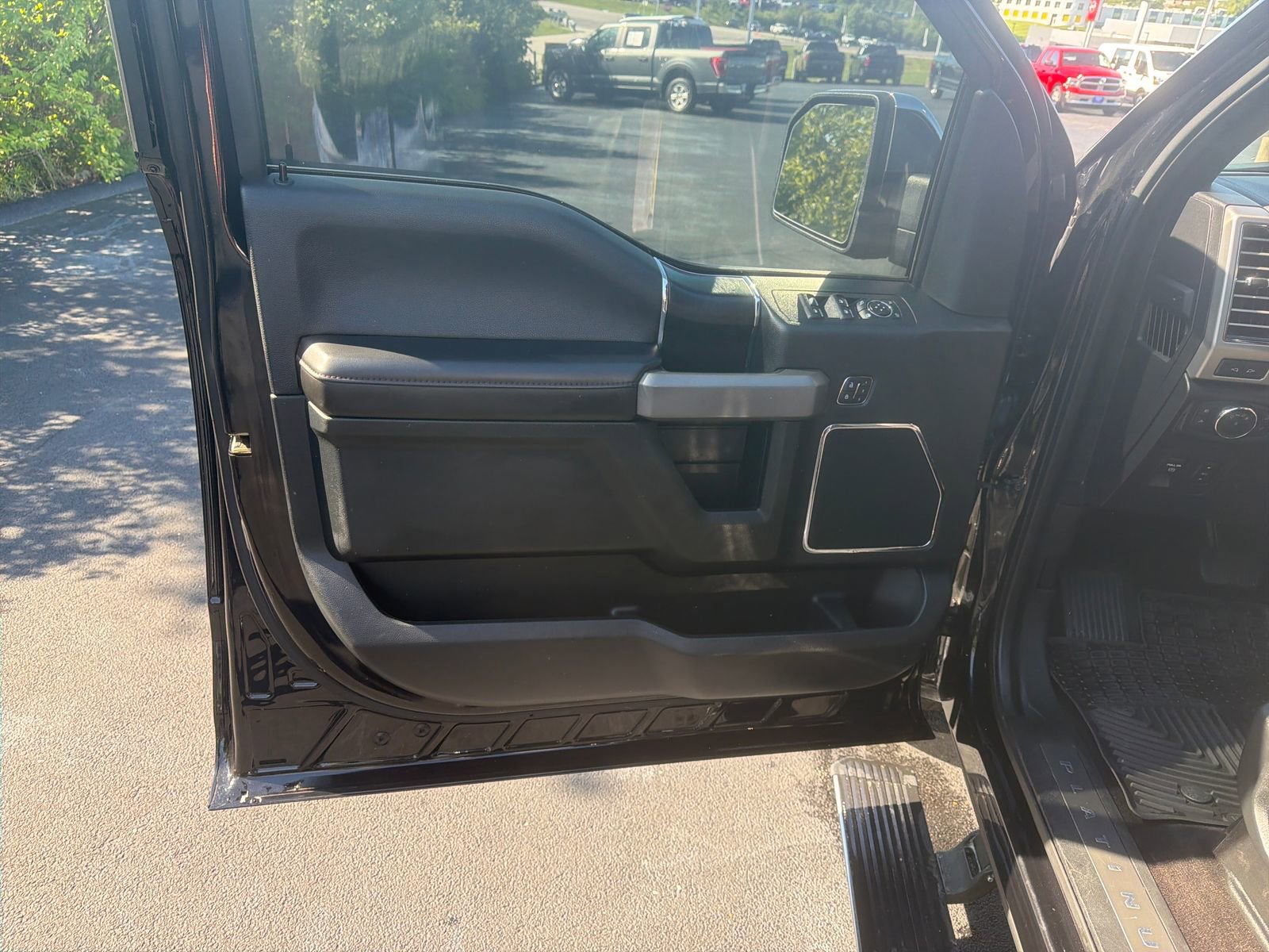 Used 2019 Ford F150 Platinum w/ Equipment Group 701A Luxury AWD/4WD image 10
