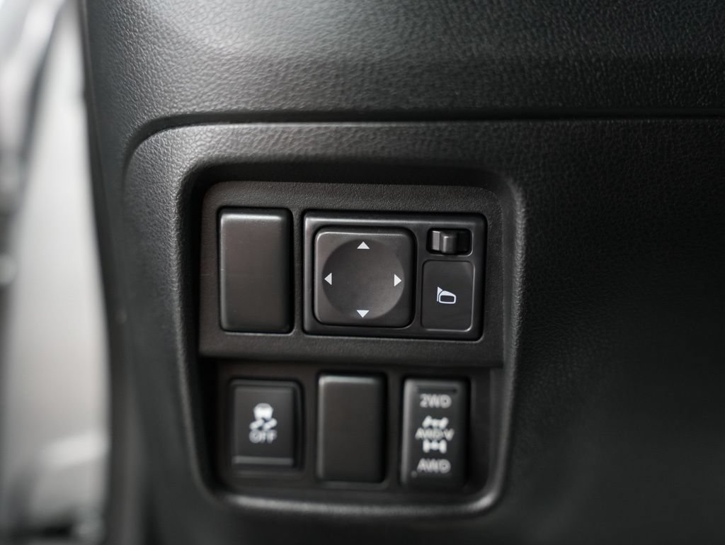 Used 2013 Nissan Juke SV AWD/4WD image 33
