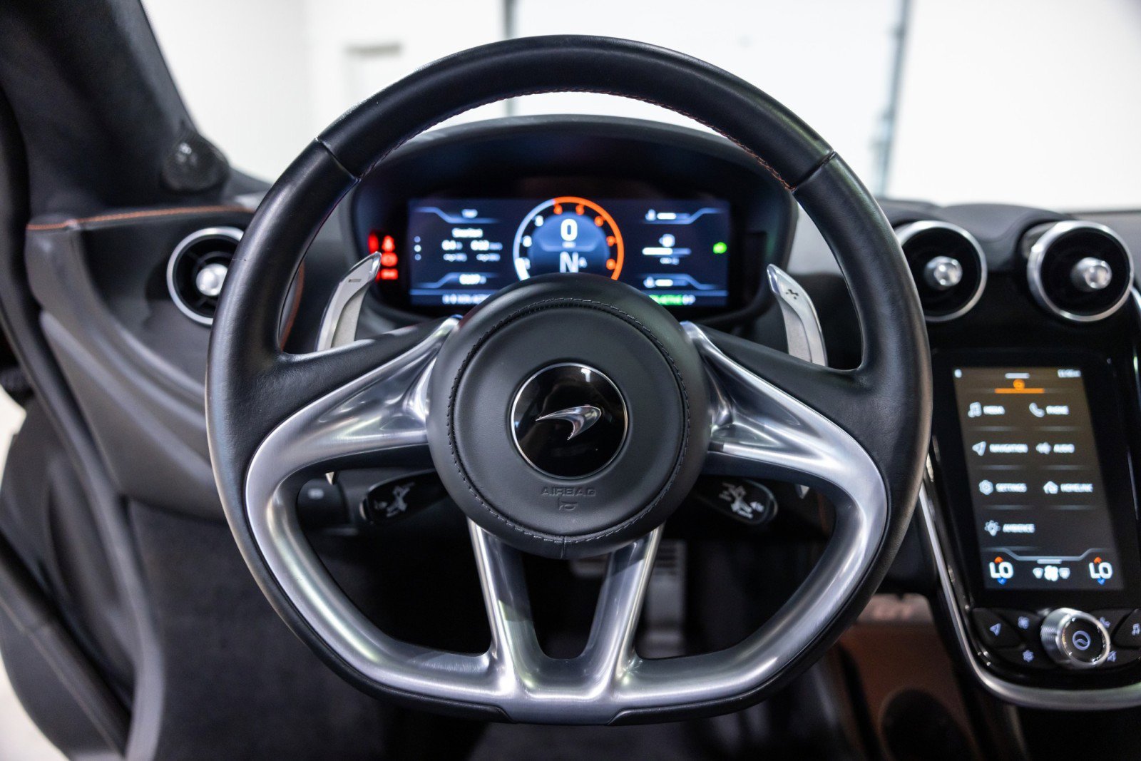 Used 2023 McLaren GT RWD image 38
