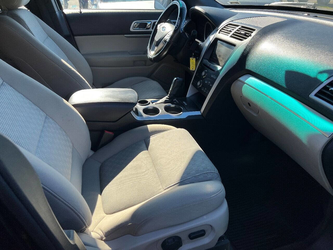 Used 2013 Ford Explorer XLT image 21