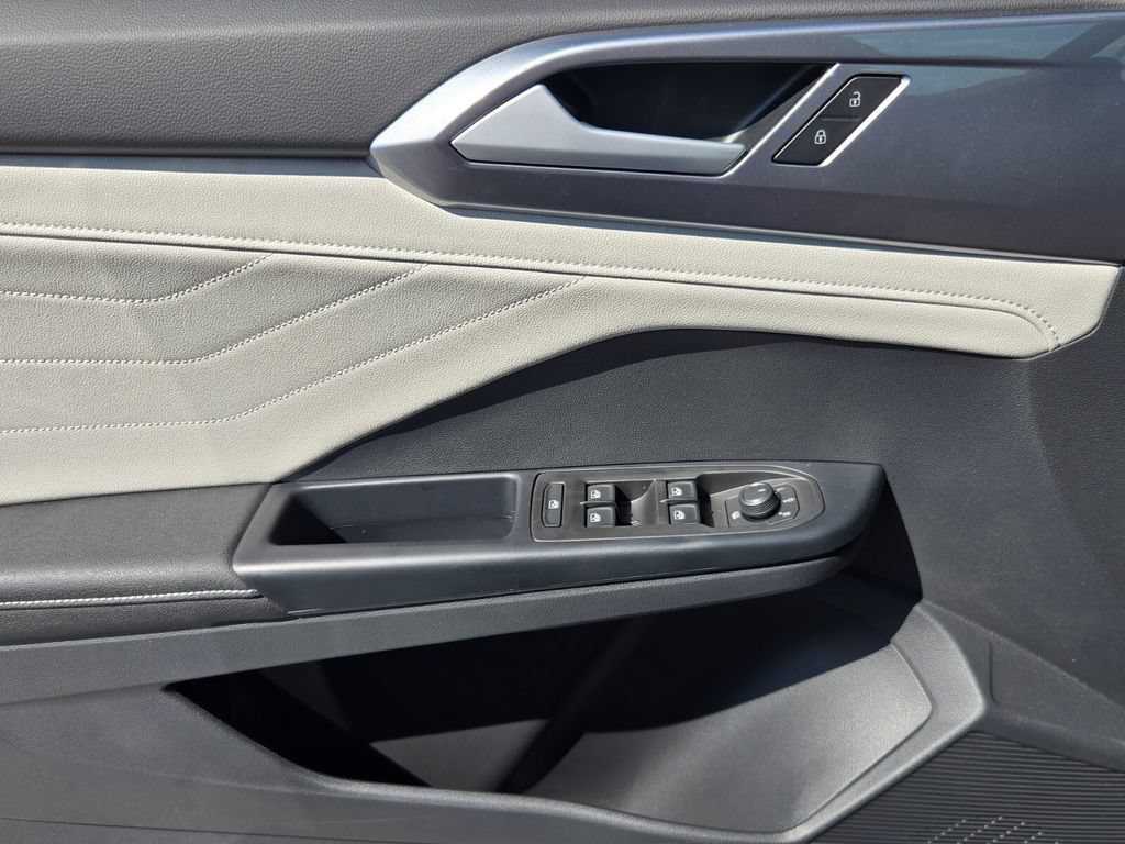 New 2026 Volkswagen Taos SEL AWD/4WD image 14
