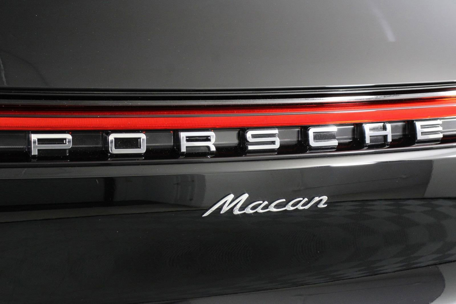 Certified 2026 Porsche Macan AWD/4WD image 22