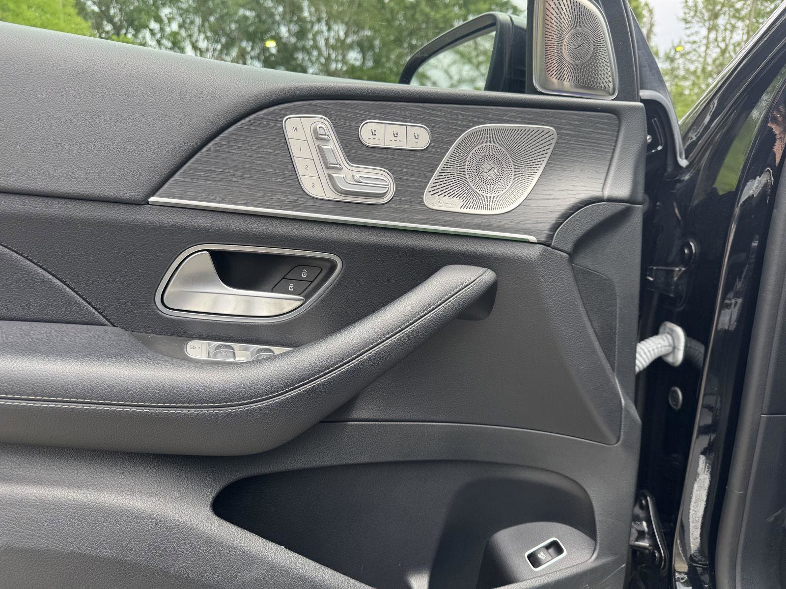 Used 2023 Mercedes-Benz GLS 580 4MATIC image 5