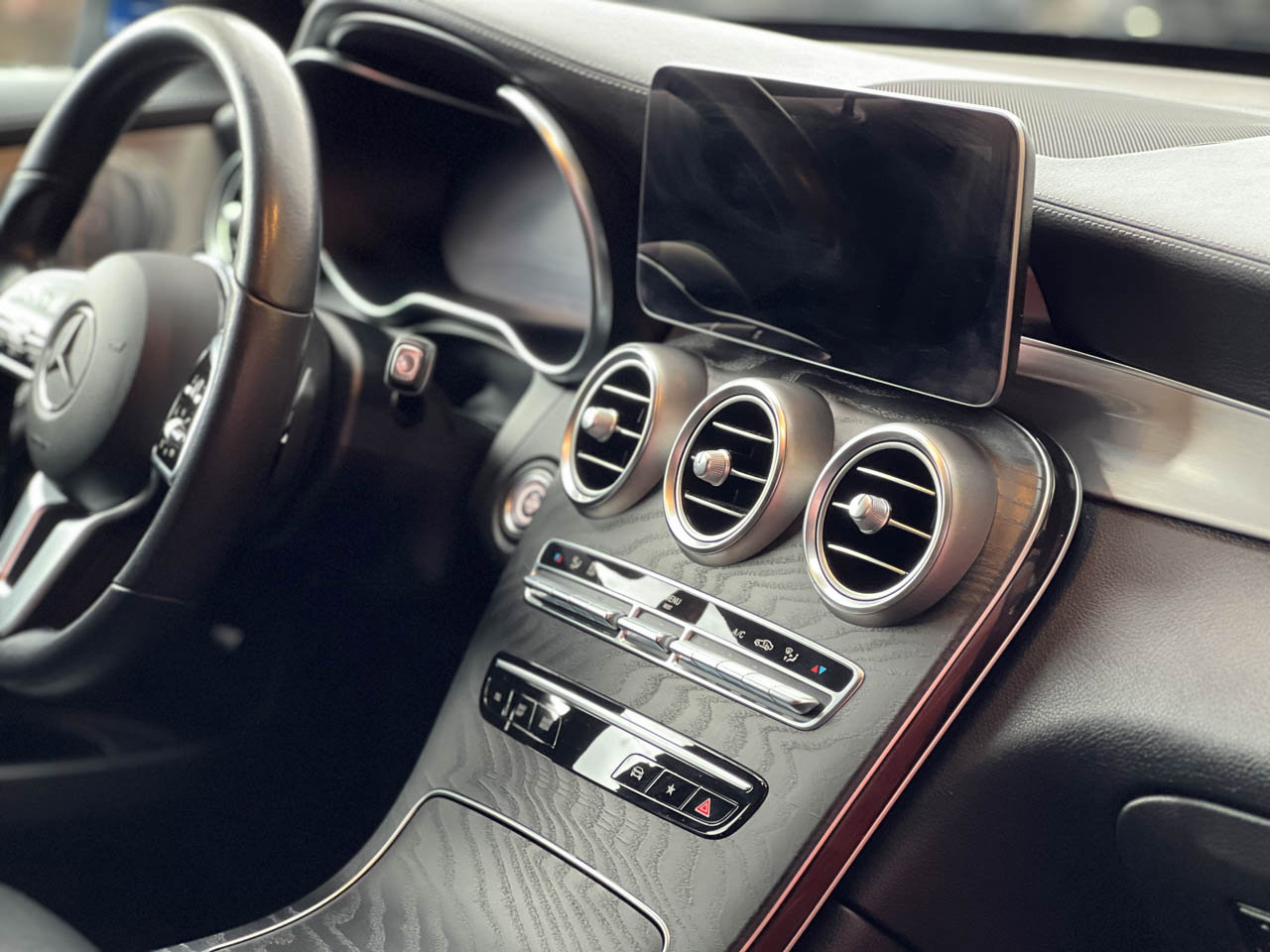 Used 2020 Mercedes-Benz GLC 300 4MATIC w/ Driver Assistance Package image 24