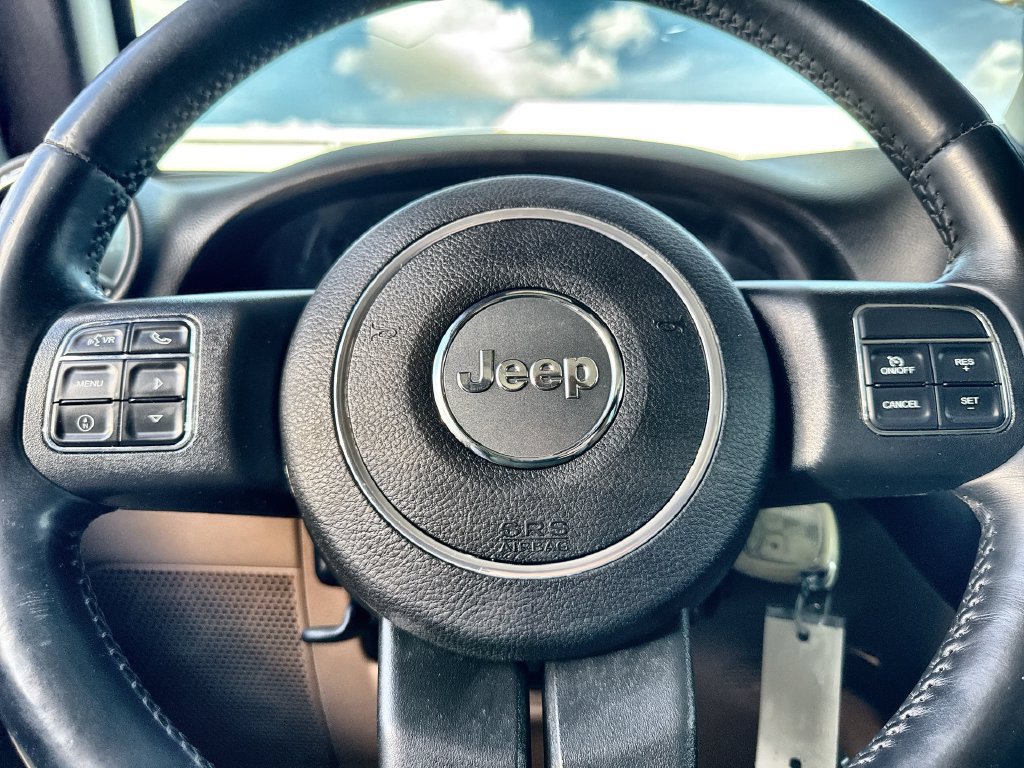 Used 2015 Jeep Wrangler Unlimited Sahara w/ Dual Top Group AWD/4WD image 33