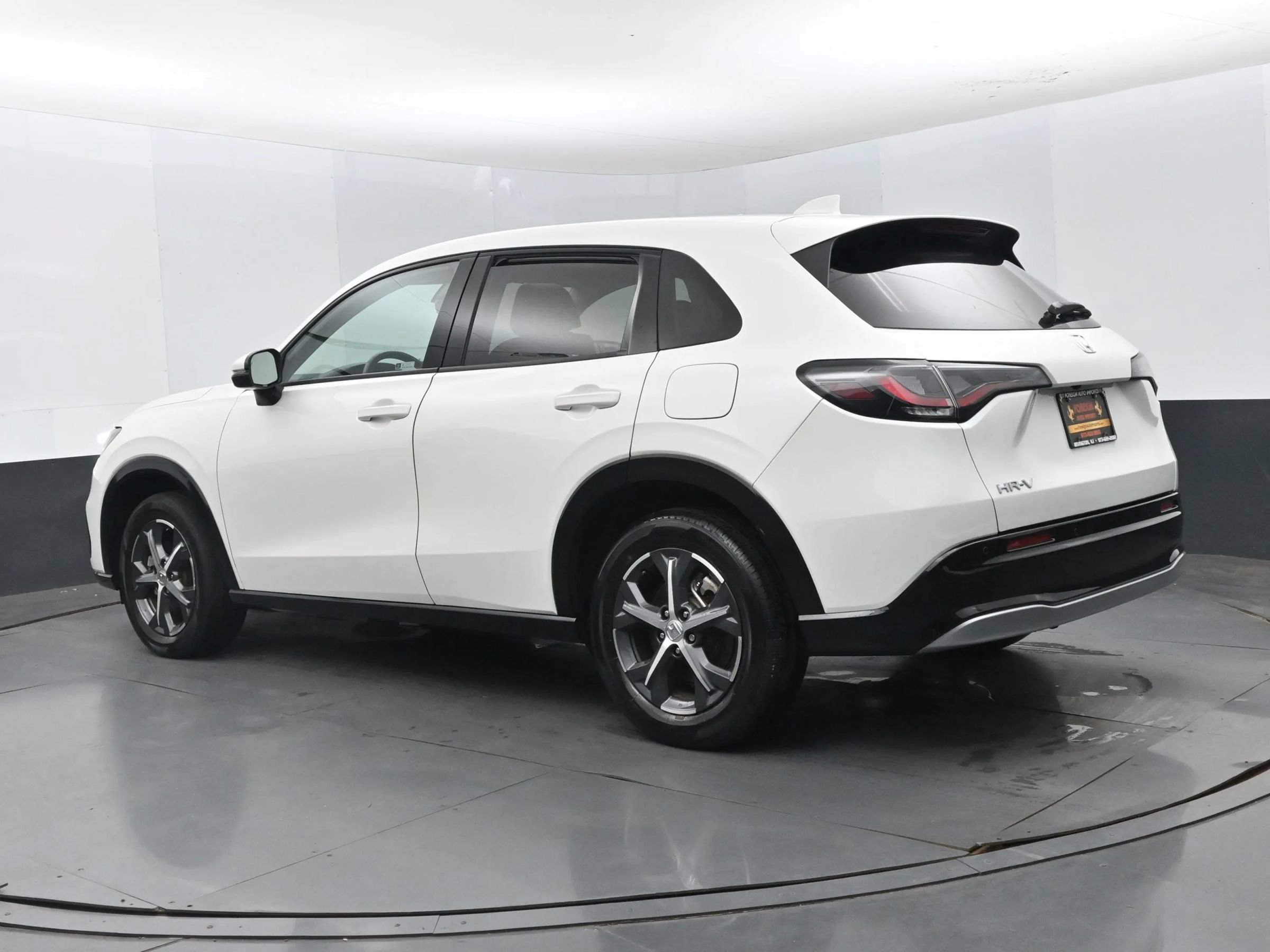 Used 2023 Honda HR-V EX-L image 9