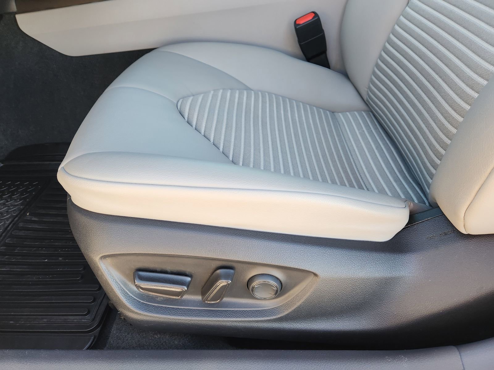 Used 2023 Toyota Camry SE image 29