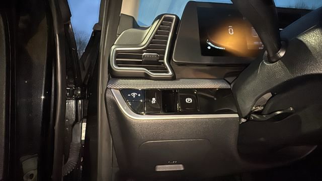 Used 2024 Kia Sportage LX image 13