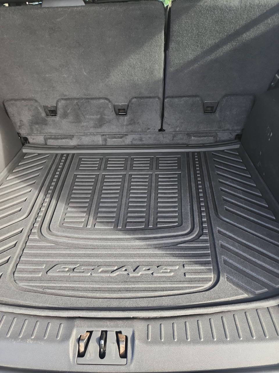 Used 2017 Ford Escape SE w/ SE Leather Comfort Package FWD image 16