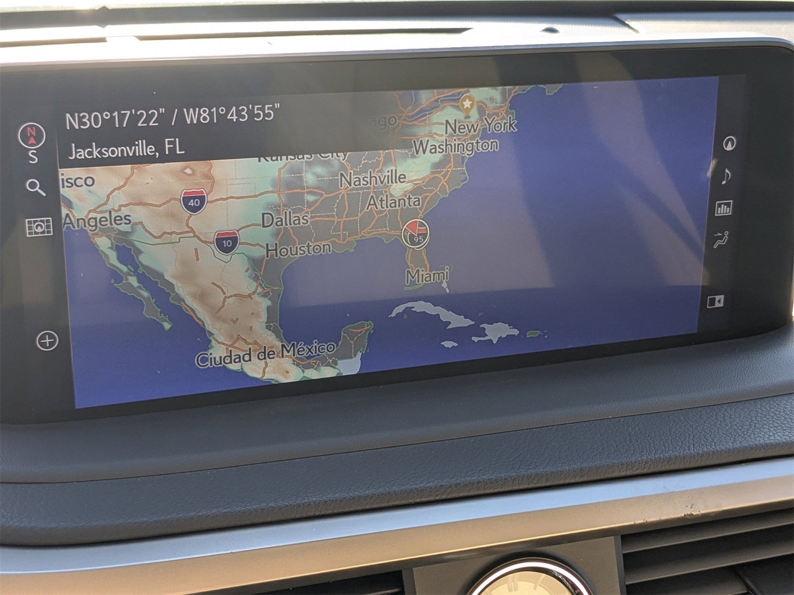 Used 2022 Lexus RX 350L Premium w/ Premium Package image 23