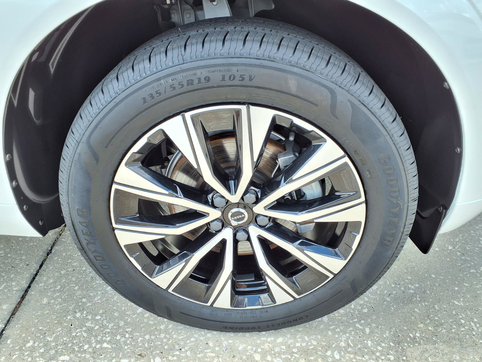 Certified 2023 Volvo XC60 B5 Plus w/ Protection Package Premier FWD image 9