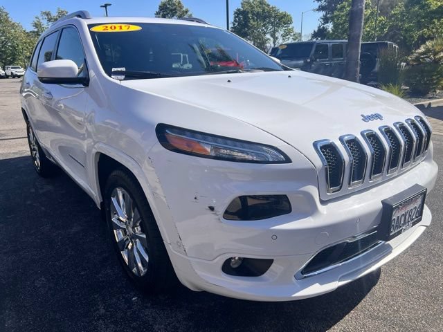 Used 2017 Jeep Cherokee Overland w/ Technology Group FWD image 8