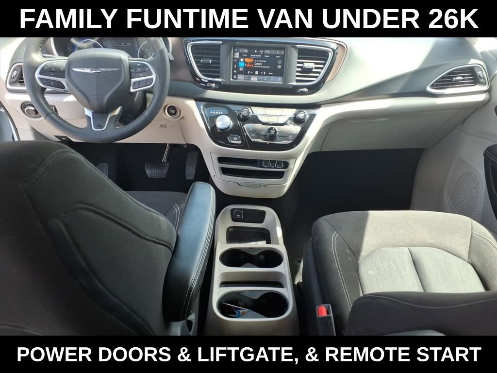 Used 2023 Chrysler Voyager LX image 28