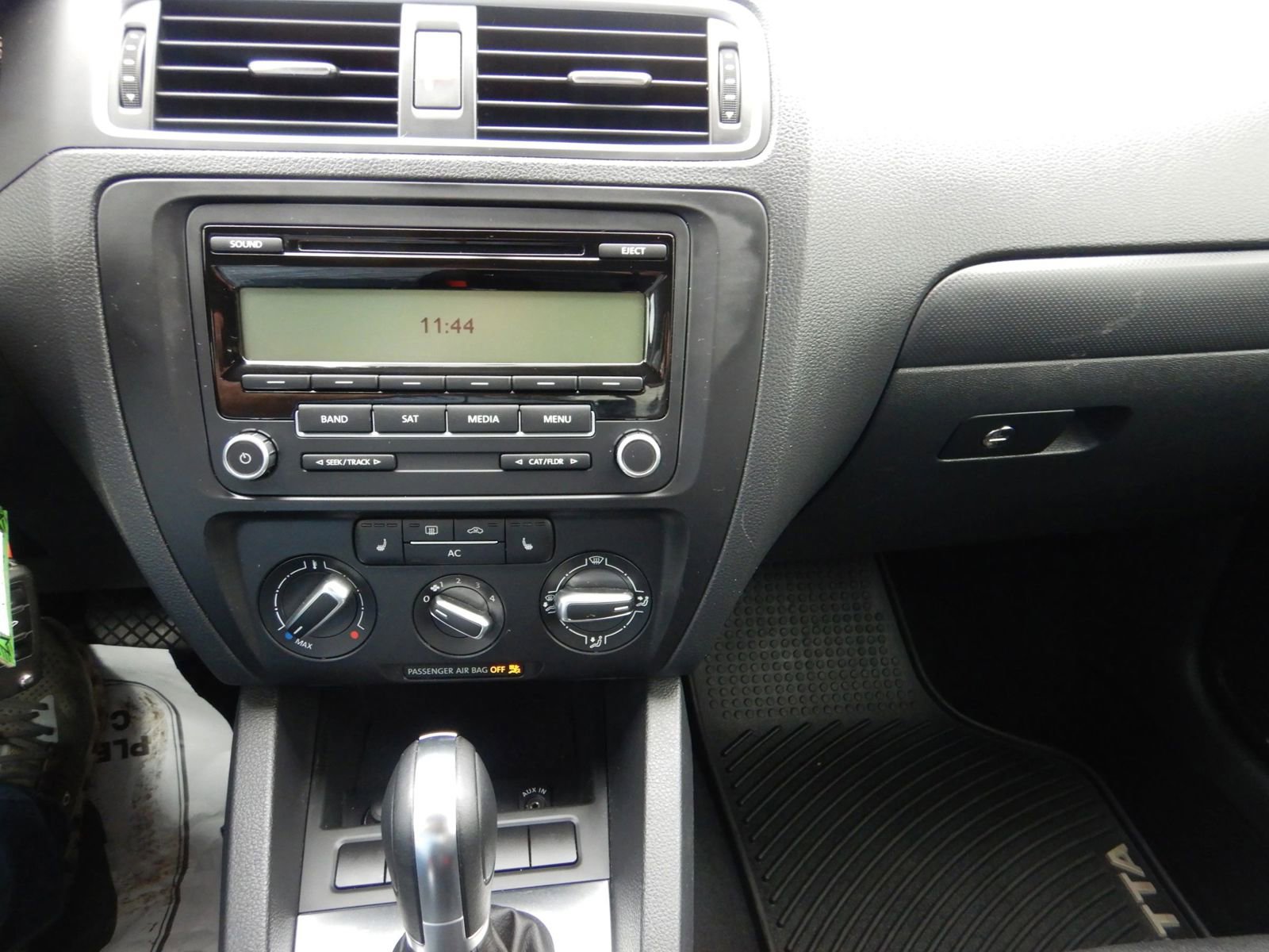 Used 2011 Volkswagen Jetta SE FWD image 14
