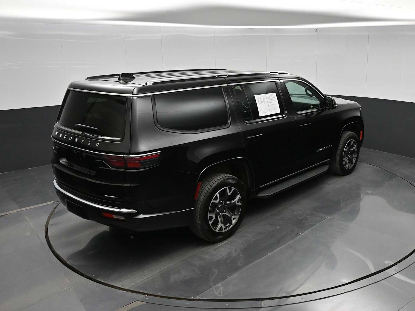 Used 2024 Jeep Wagoneer Series III AWD/4WD image 29