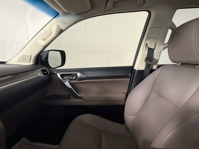 Used 2023 Lexus GX 460 Premium w/ Accessory Package AWD/4WD image 25