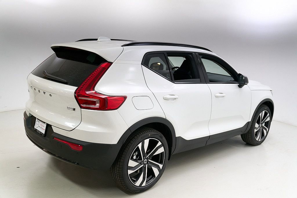 New 2026 Volvo XC40 B5 Ultra w/ Climate Package AWD/4WD image 9