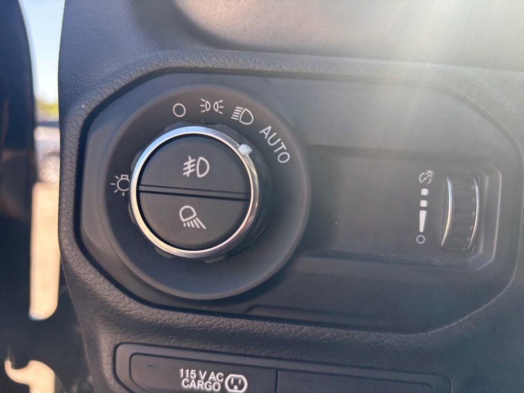 Used 2023 Jeep Gladiator Mojave w/ LED Lighting Group AWD/4WD image 18
