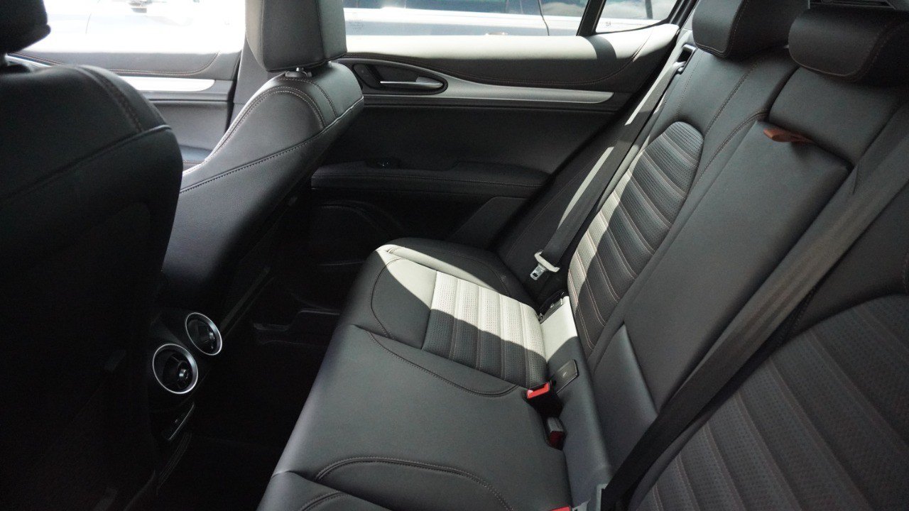 Used 2025 Alfa Romeo Stelvio Sprint AWD/4WD image 10