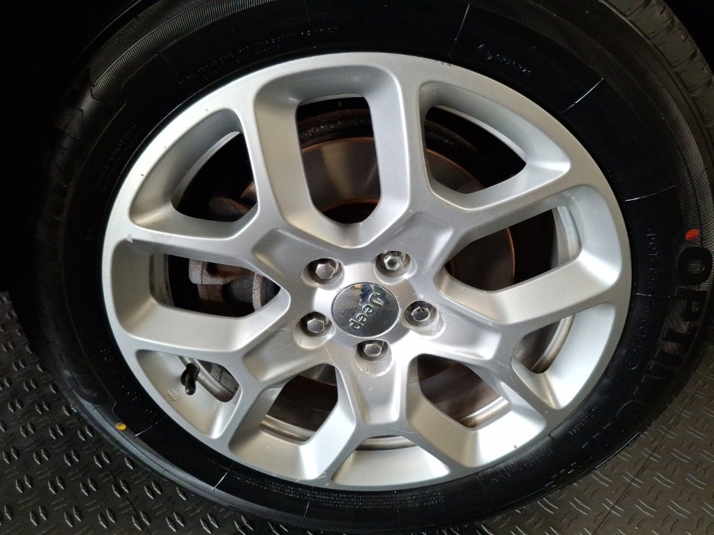 Used 2016 Jeep Renegade Latitude image 4