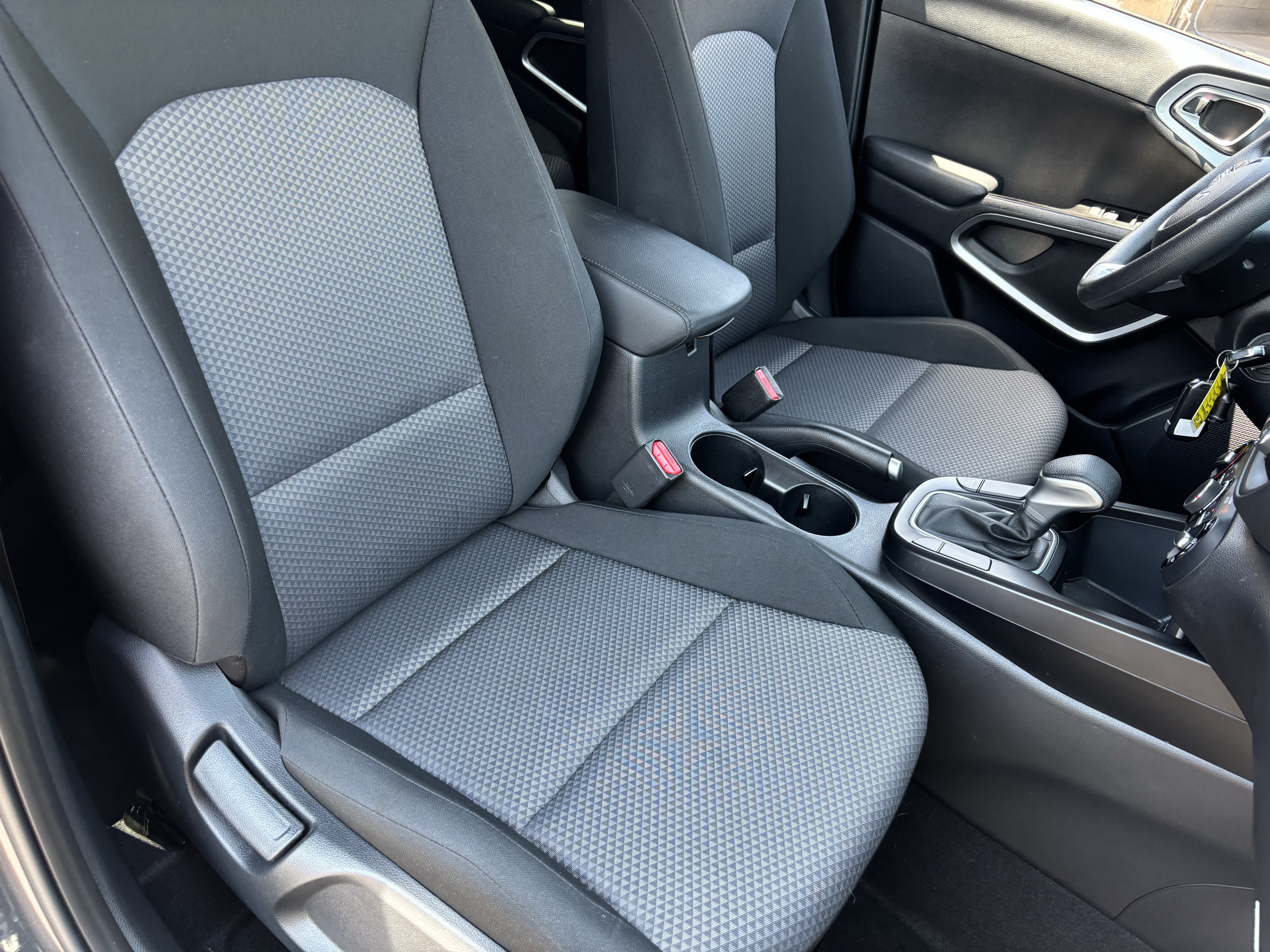 Certified 2025 Kia Soul LX w/ LX Technology Package FWD image 8