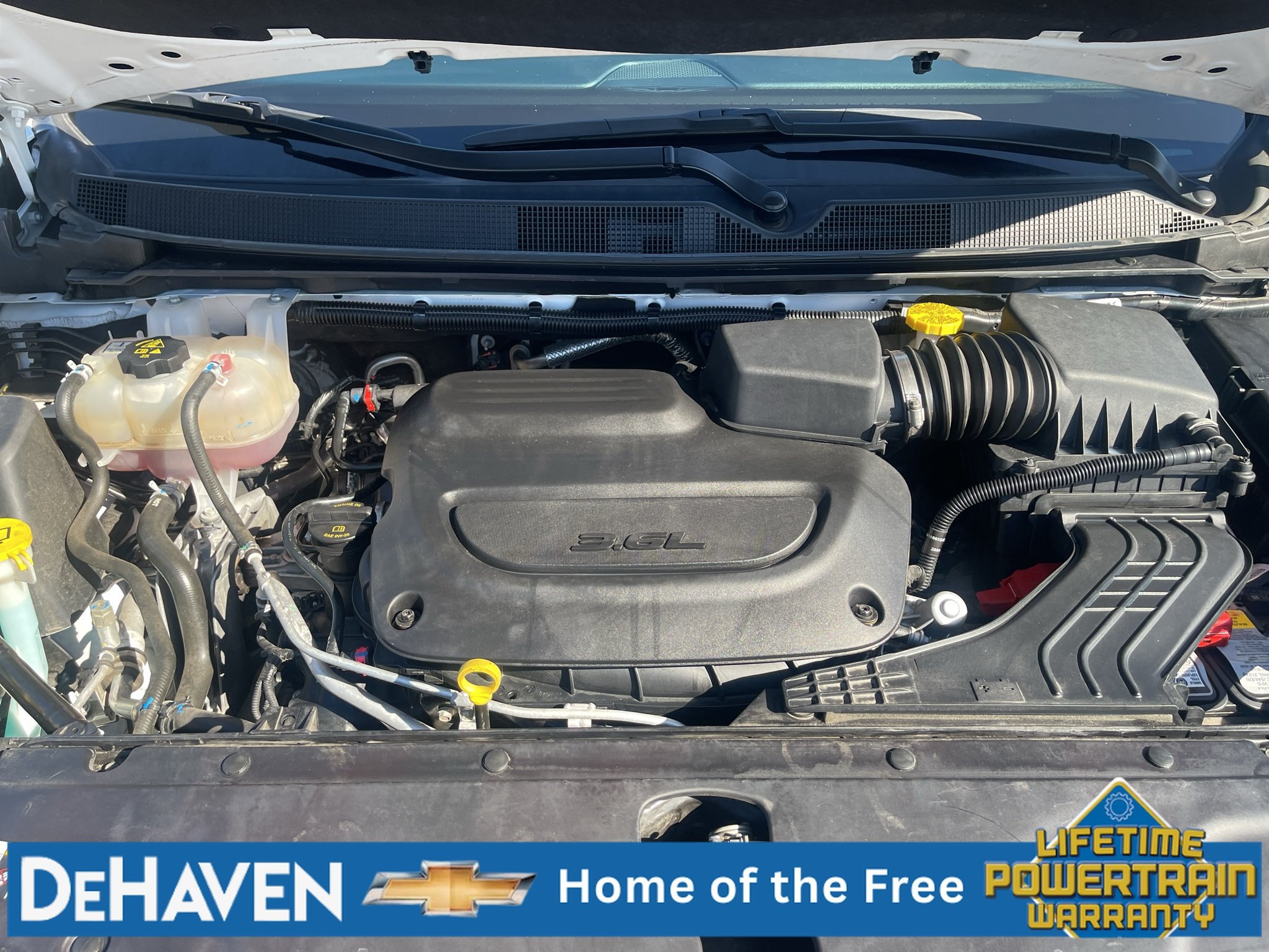 Used 2025 Chrysler Pacifica Limited FWD image 30