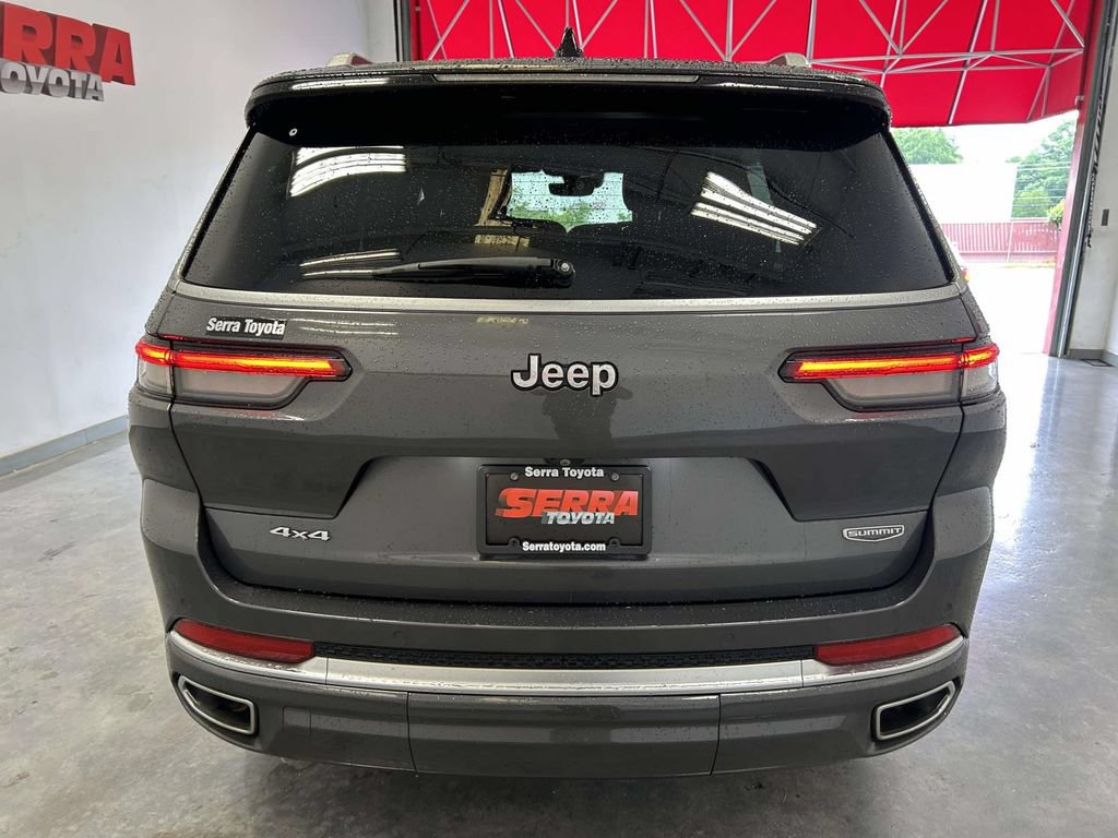 Used 2023 Jeep Grand Cherokee L Summit w/ Rear Seat Video Group I AWD/4WD image 4