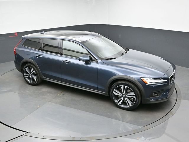 Used 2025 Volvo V60 B5 Cross Country Plus AWD/4WD image 45