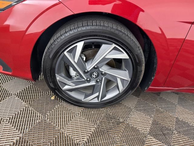 Used 2025 Hyundai Elantra SEL FWD image 31